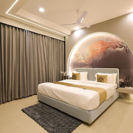 אויאיין The Meera Hotel מראה חיצוני תמונה