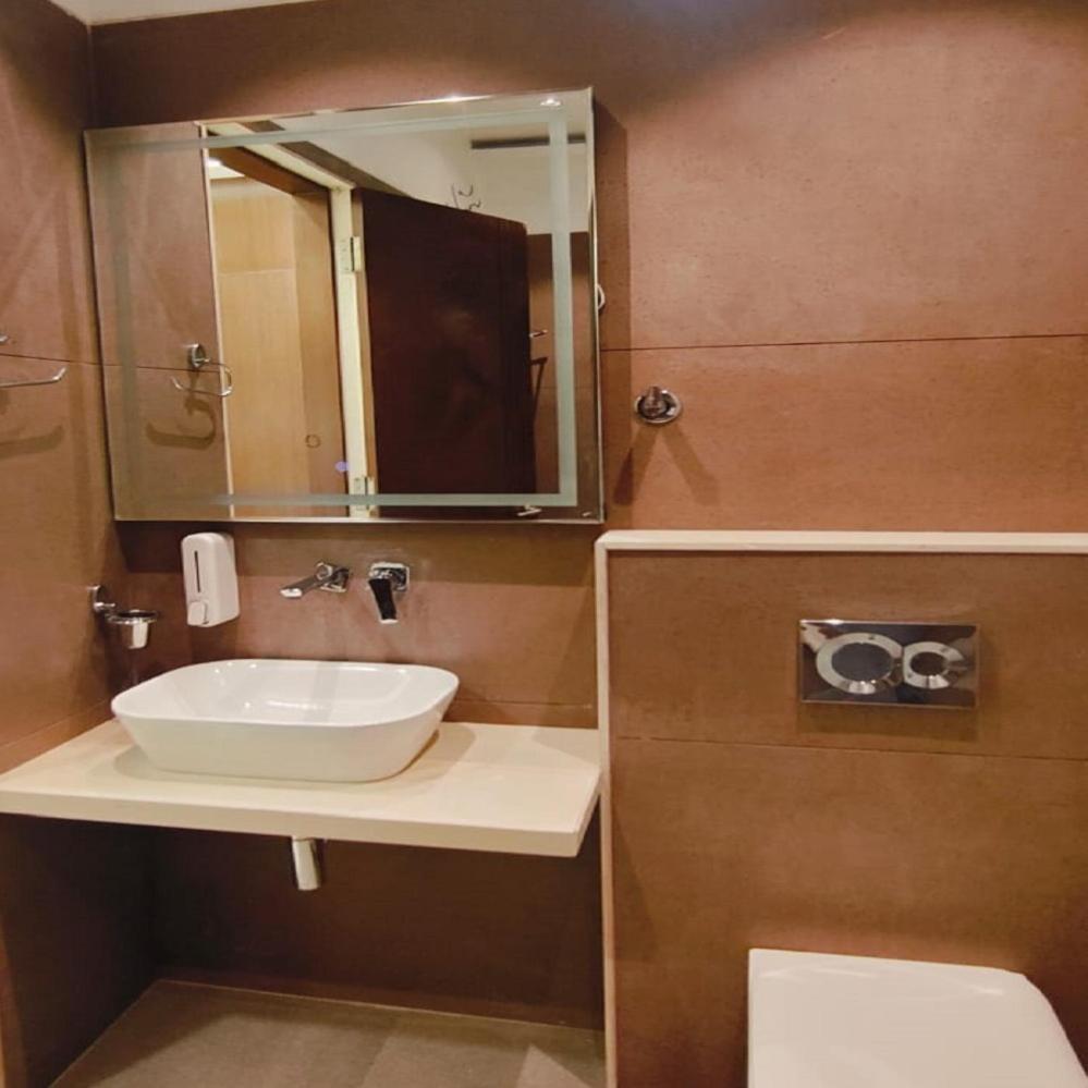 אויאיין The Meera Hotel מראה חיצוני תמונה