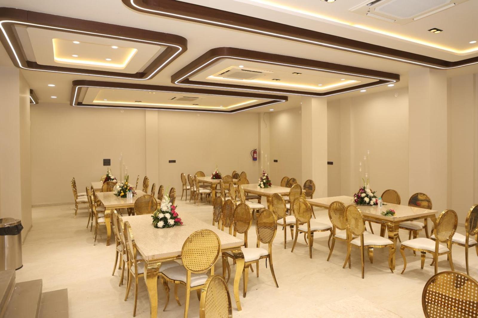 אויאיין The Meera Hotel מראה חיצוני תמונה