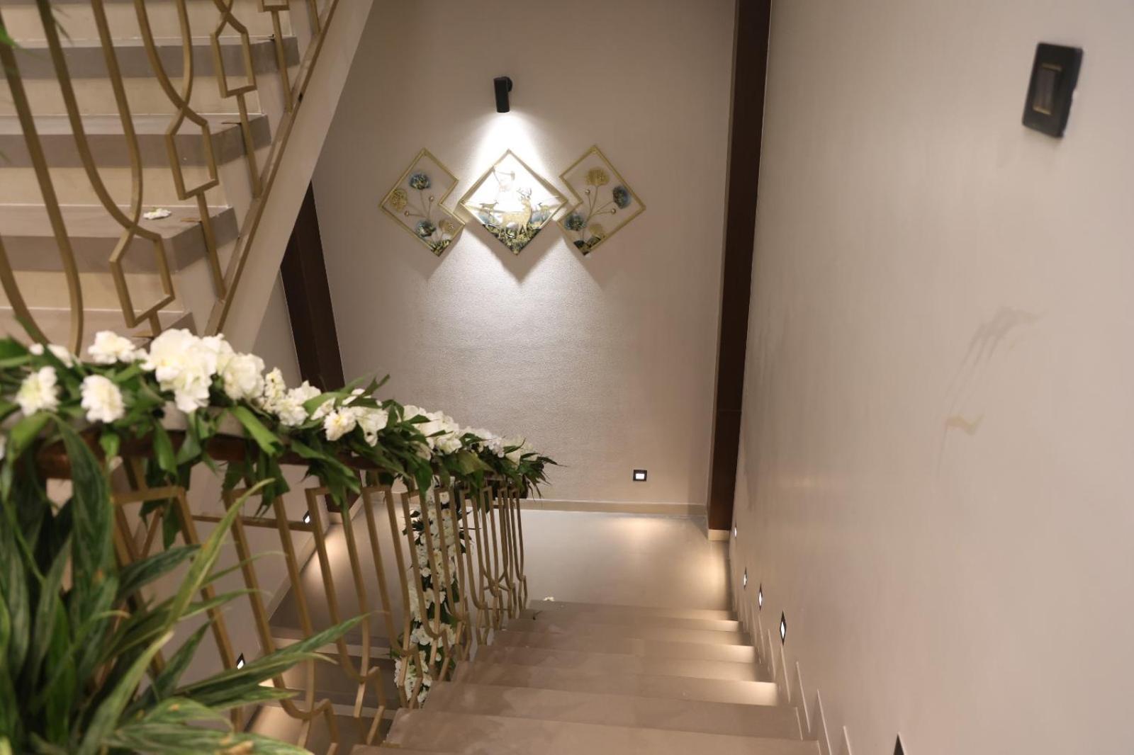 אויאיין The Meera Hotel מראה חיצוני תמונה