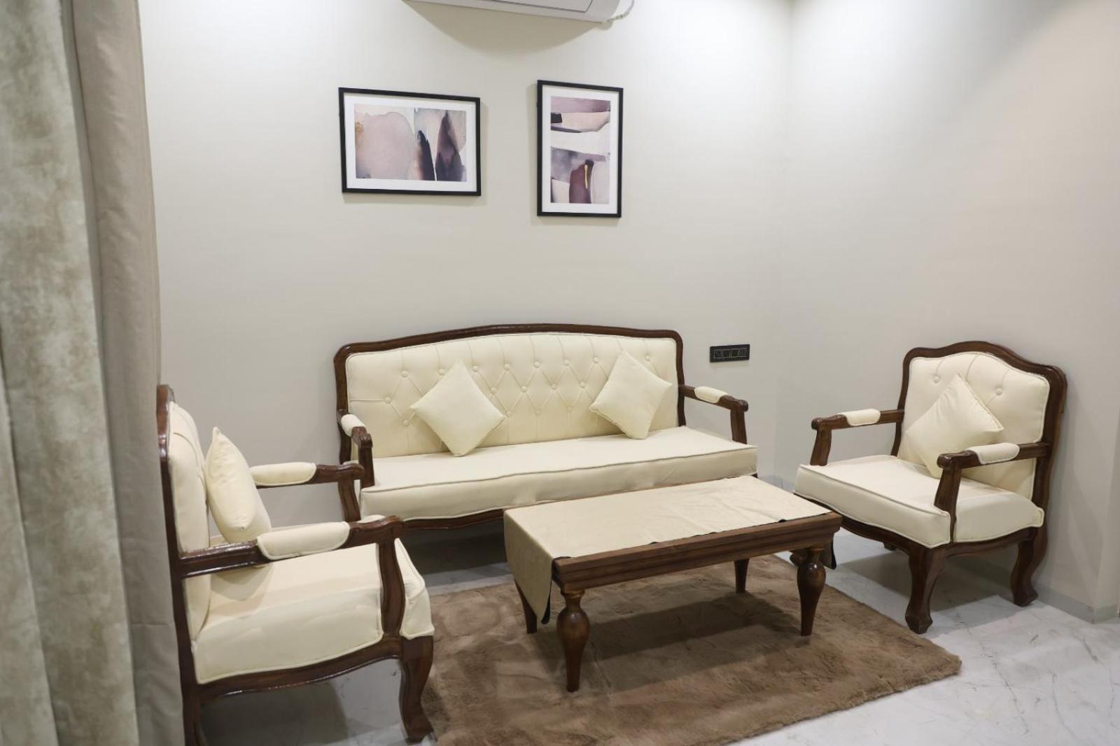 אויאיין The Meera Hotel מראה חיצוני תמונה