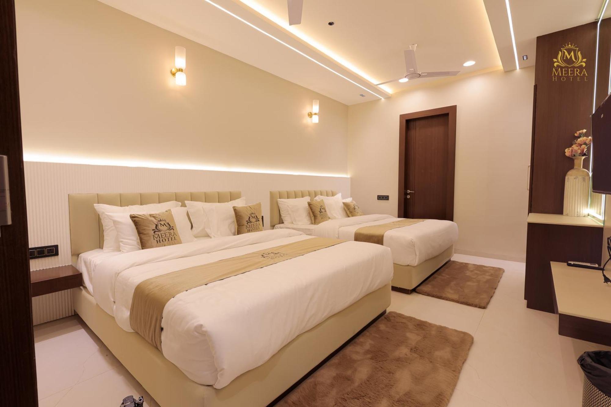 אויאיין The Meera Hotel מראה חיצוני תמונה
