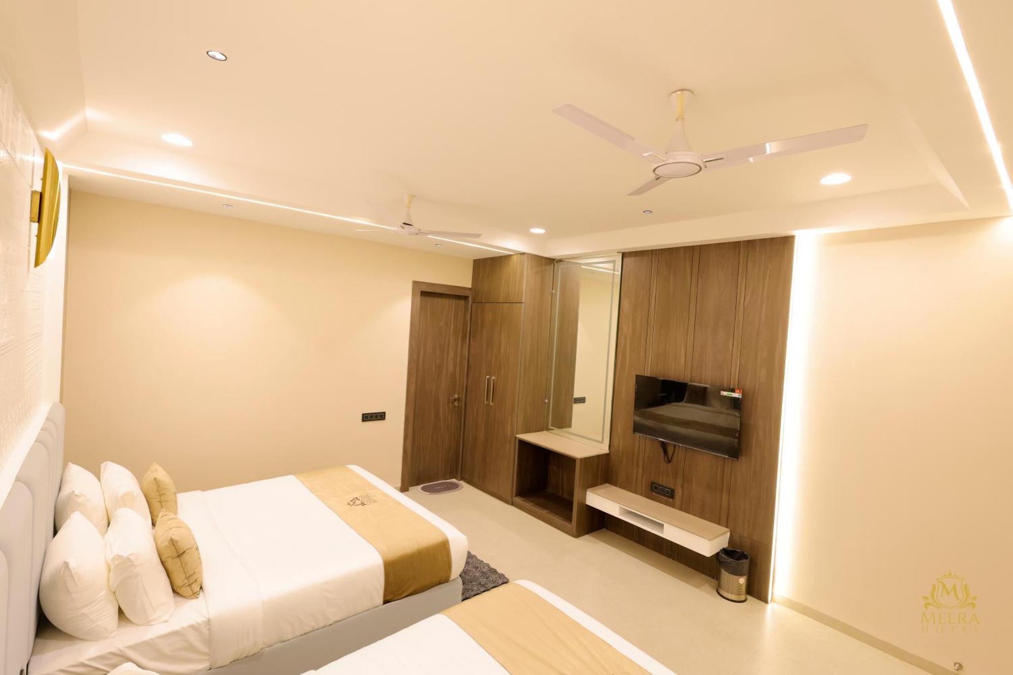 אויאיין The Meera Hotel מראה חיצוני תמונה
