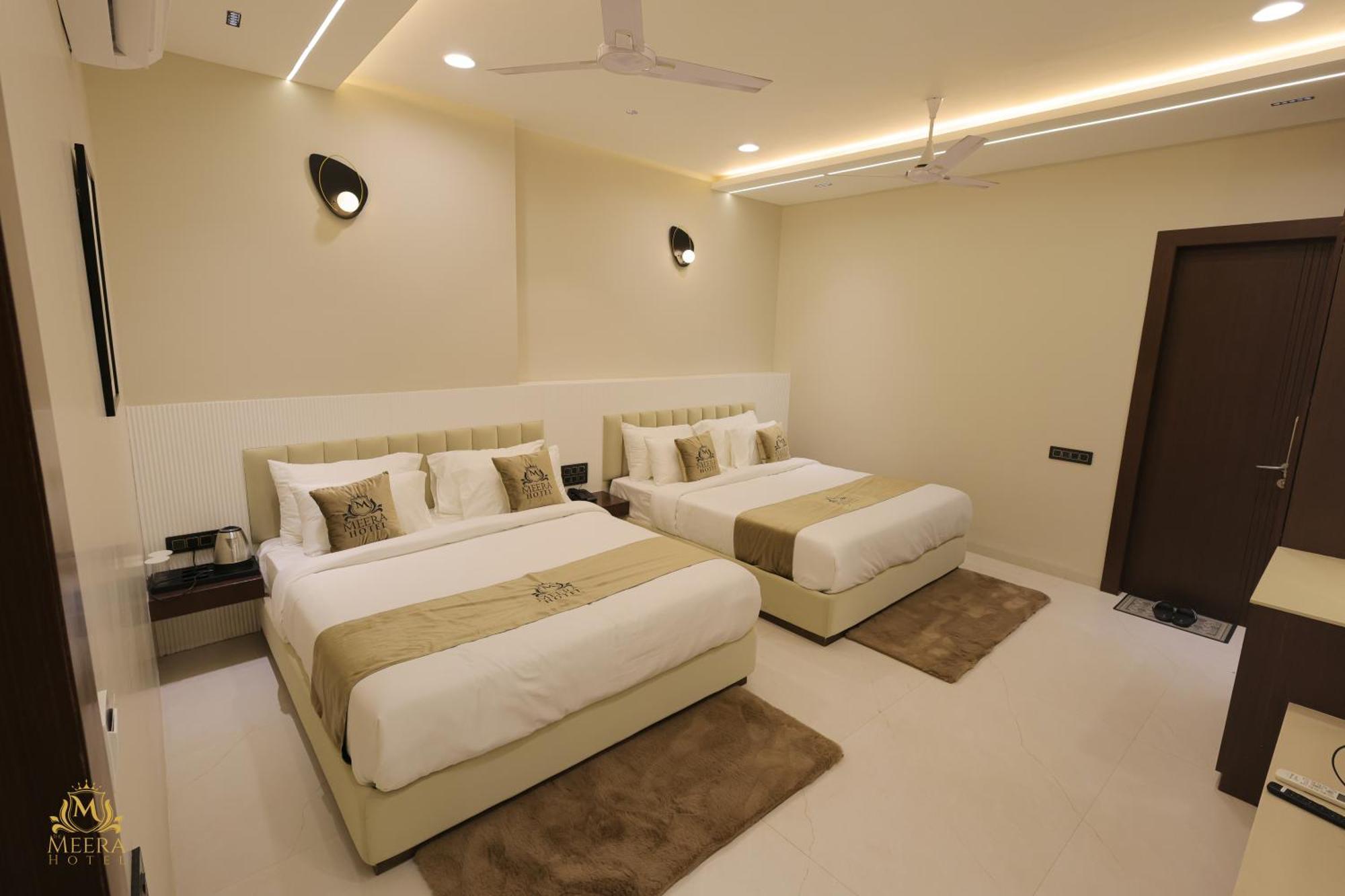 אויאיין The Meera Hotel מראה חיצוני תמונה