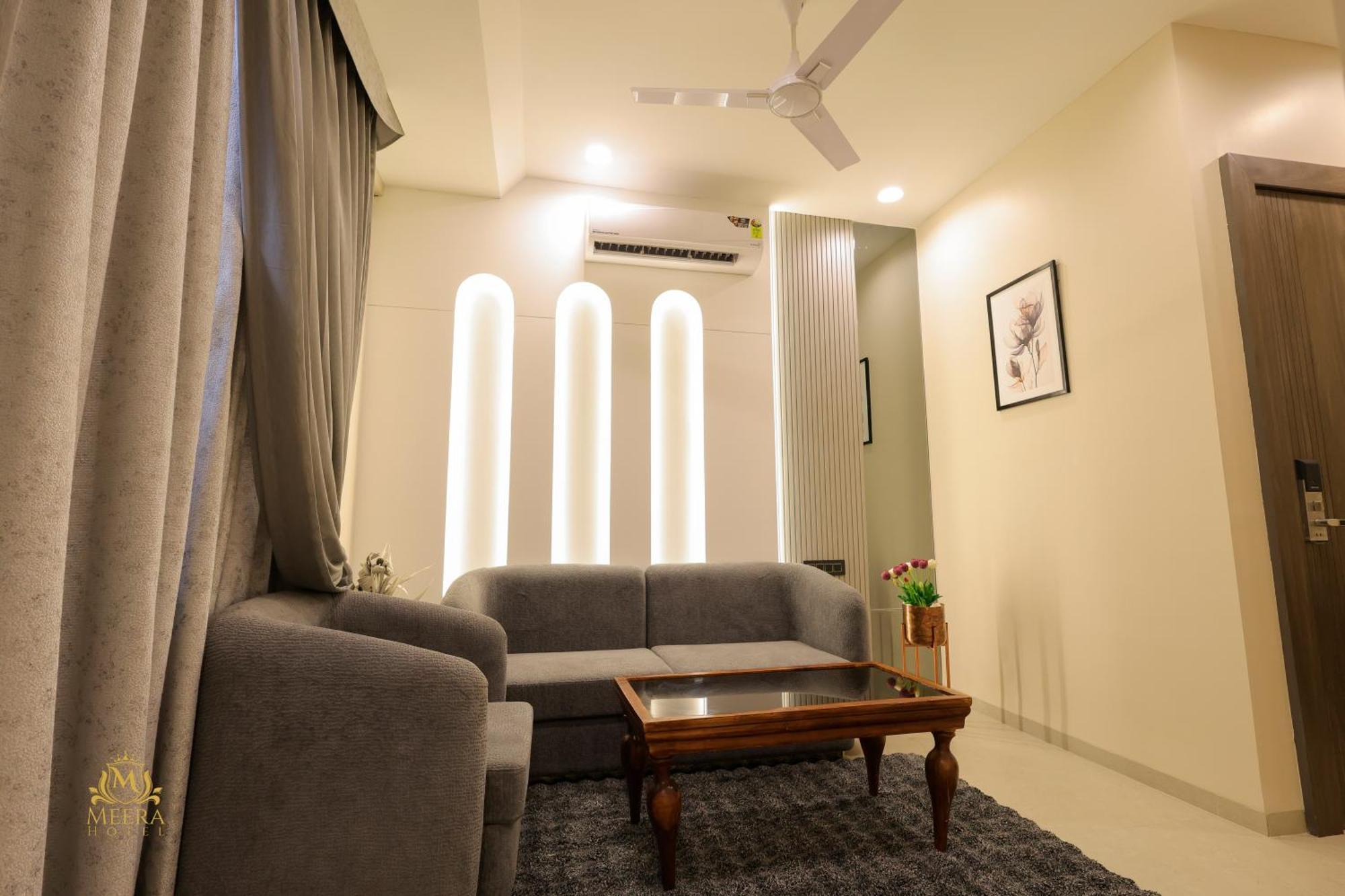 אויאיין The Meera Hotel מראה חיצוני תמונה