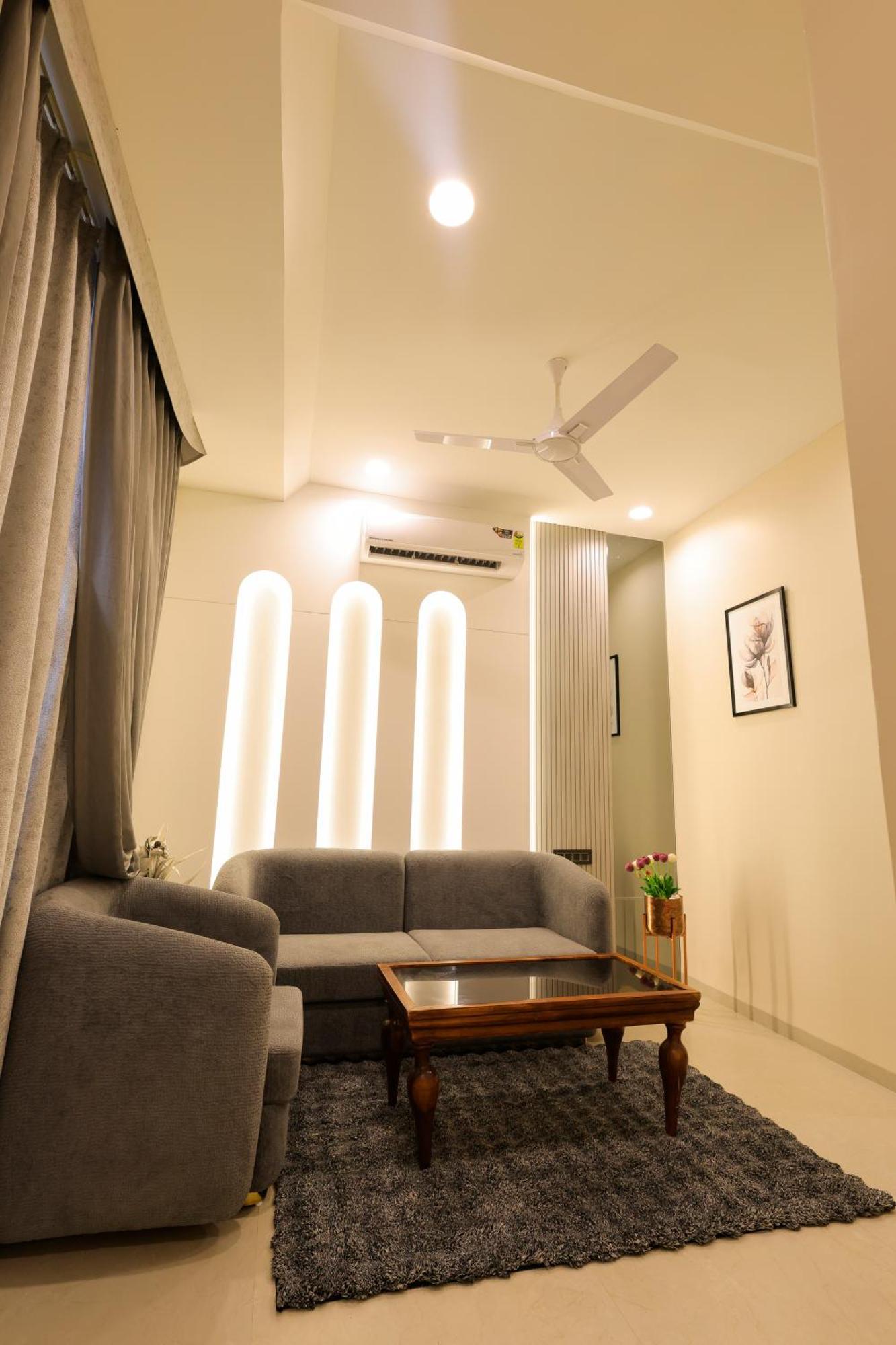 אויאיין The Meera Hotel מראה חיצוני תמונה