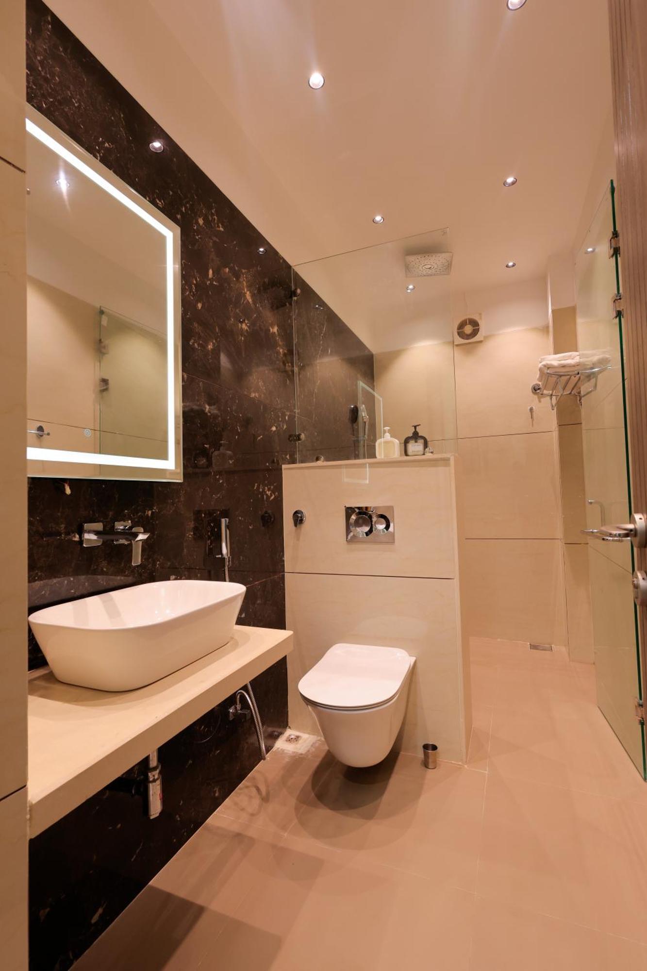 אויאיין The Meera Hotel מראה חיצוני תמונה