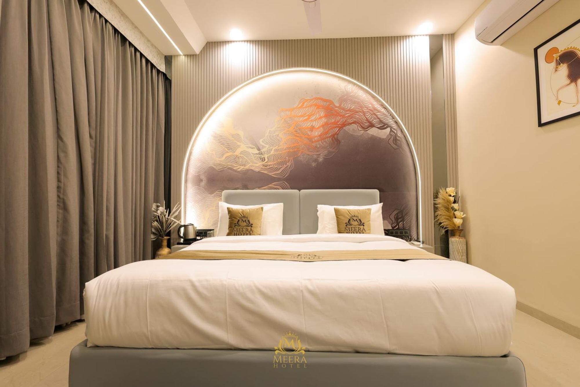 אויאיין The Meera Hotel מראה חיצוני תמונה
