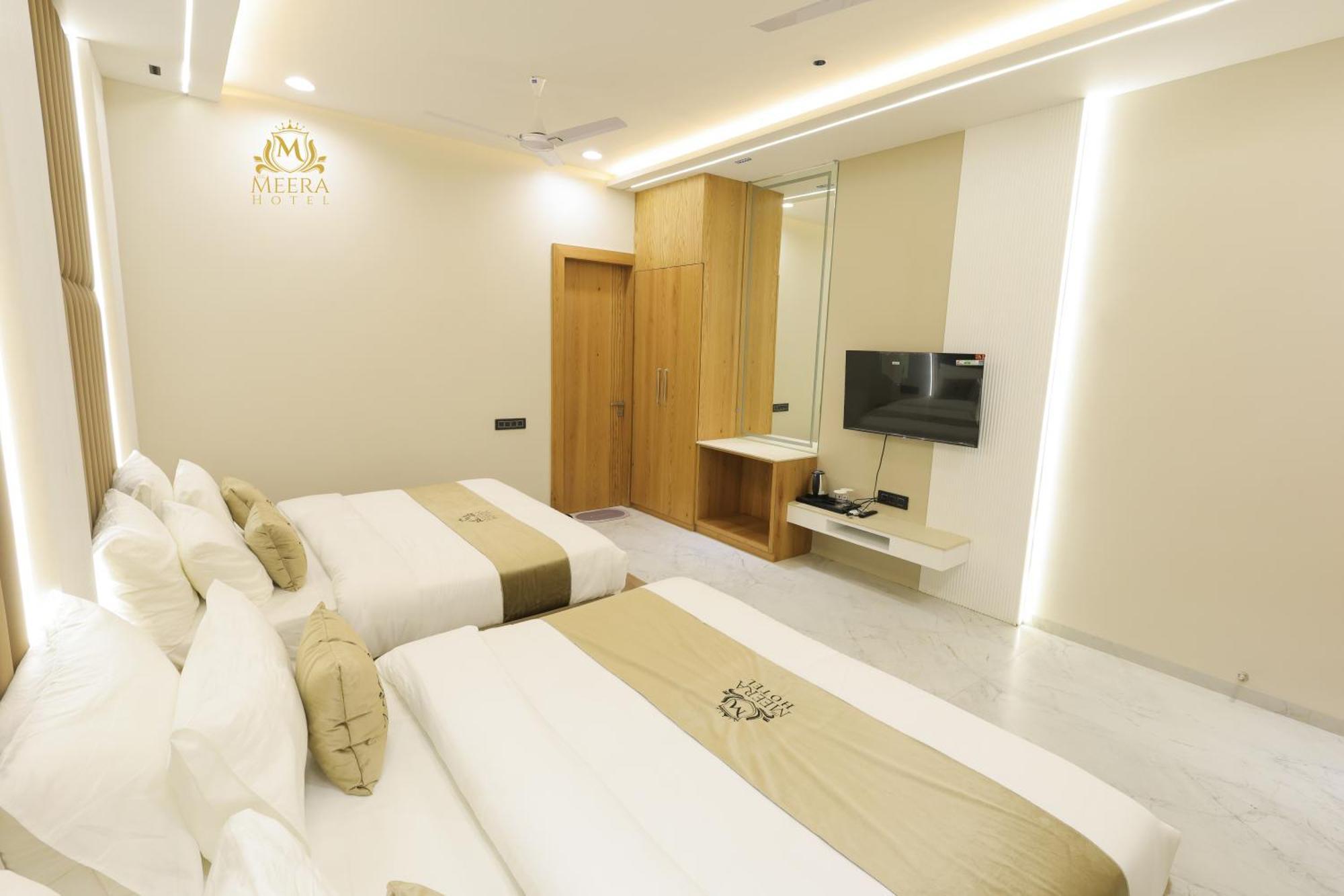 אויאיין The Meera Hotel מראה חיצוני תמונה