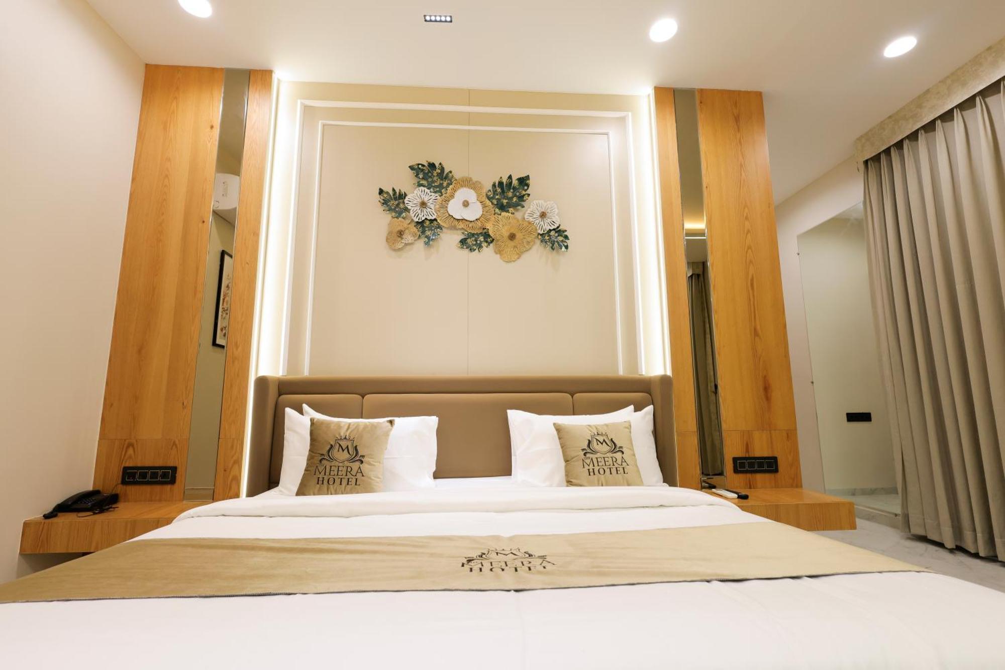 אויאיין The Meera Hotel מראה חיצוני תמונה