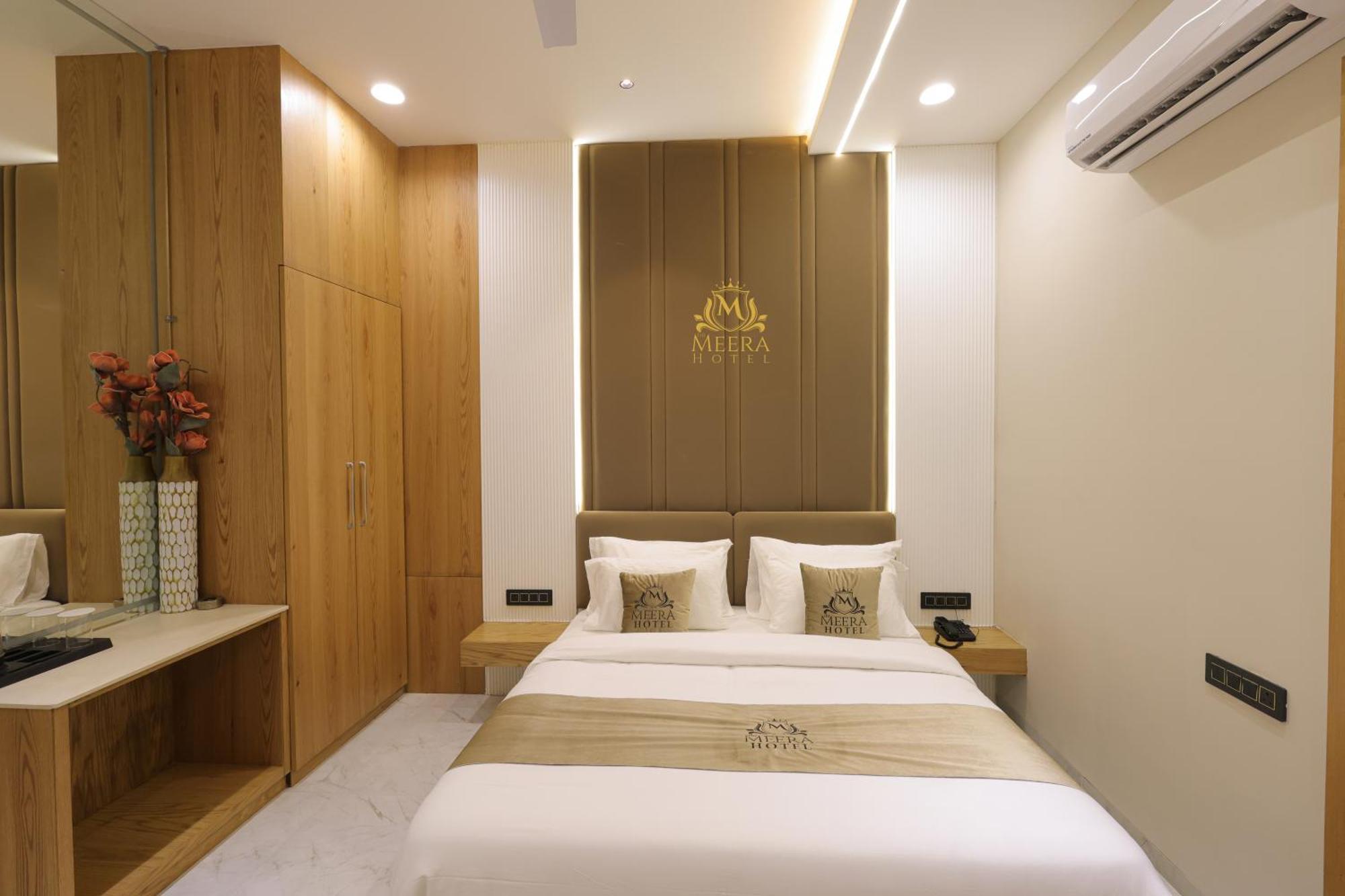 אויאיין The Meera Hotel מראה חיצוני תמונה