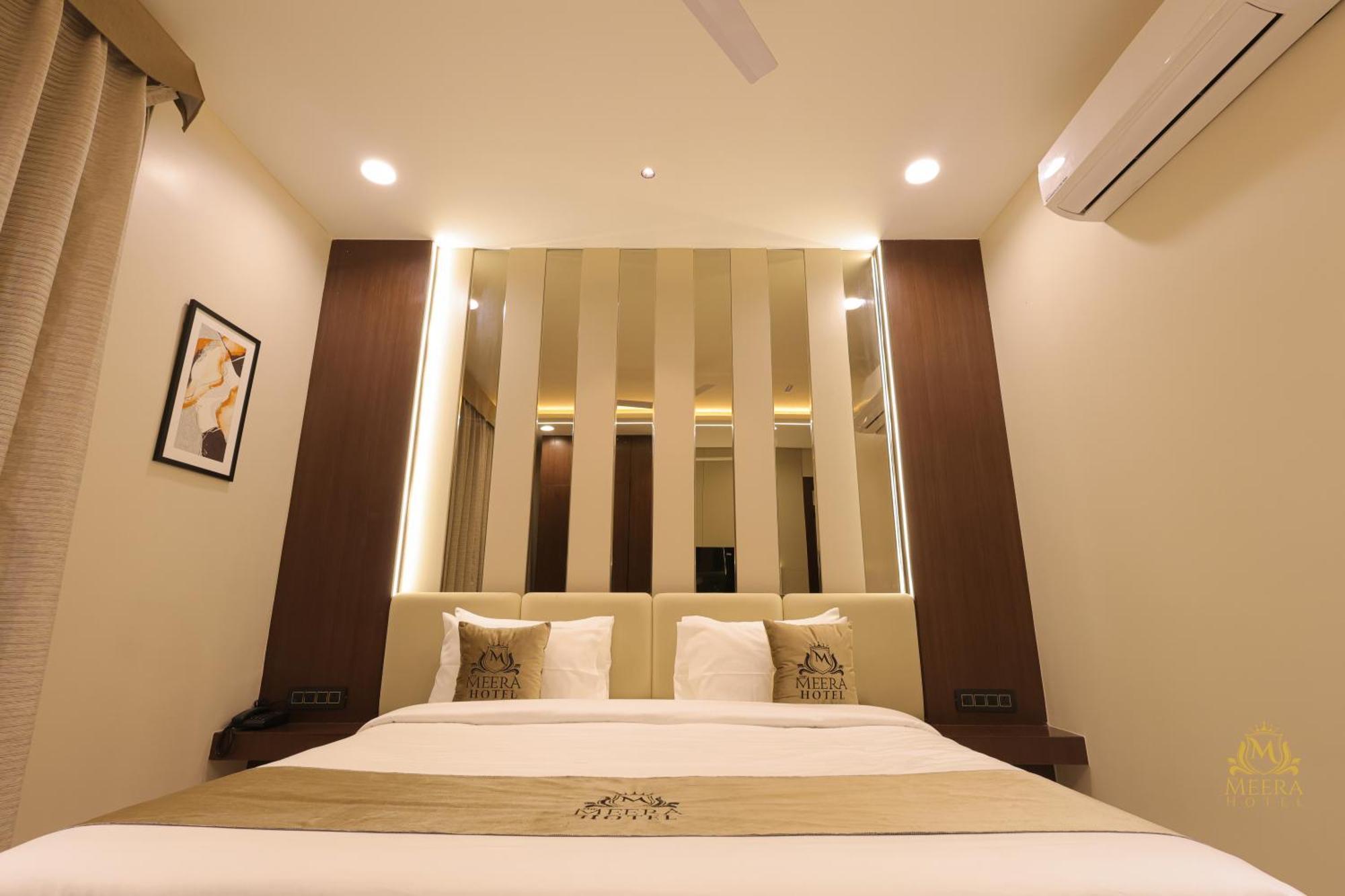 אויאיין The Meera Hotel מראה חיצוני תמונה