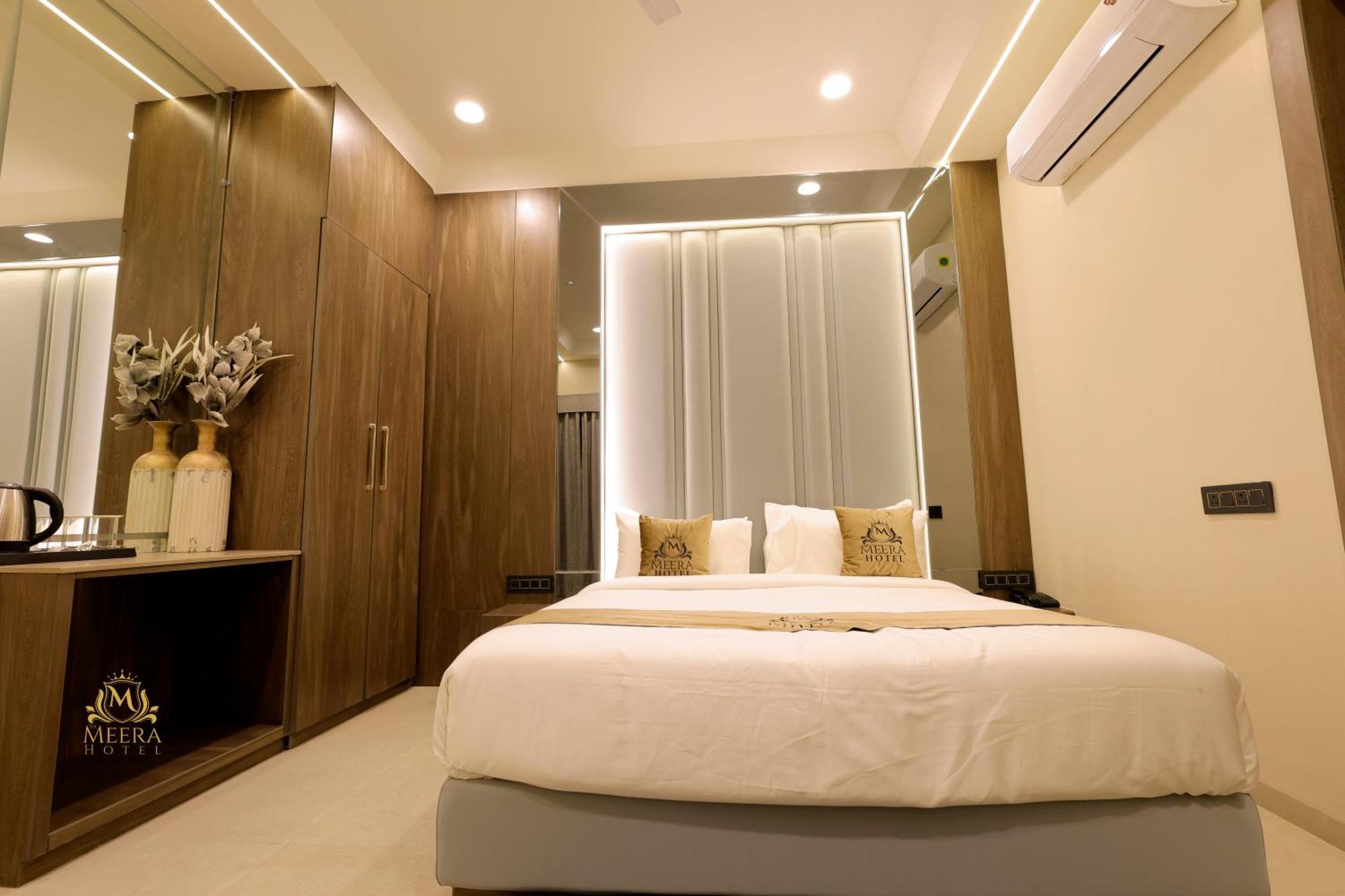 אויאיין The Meera Hotel מראה חיצוני תמונה