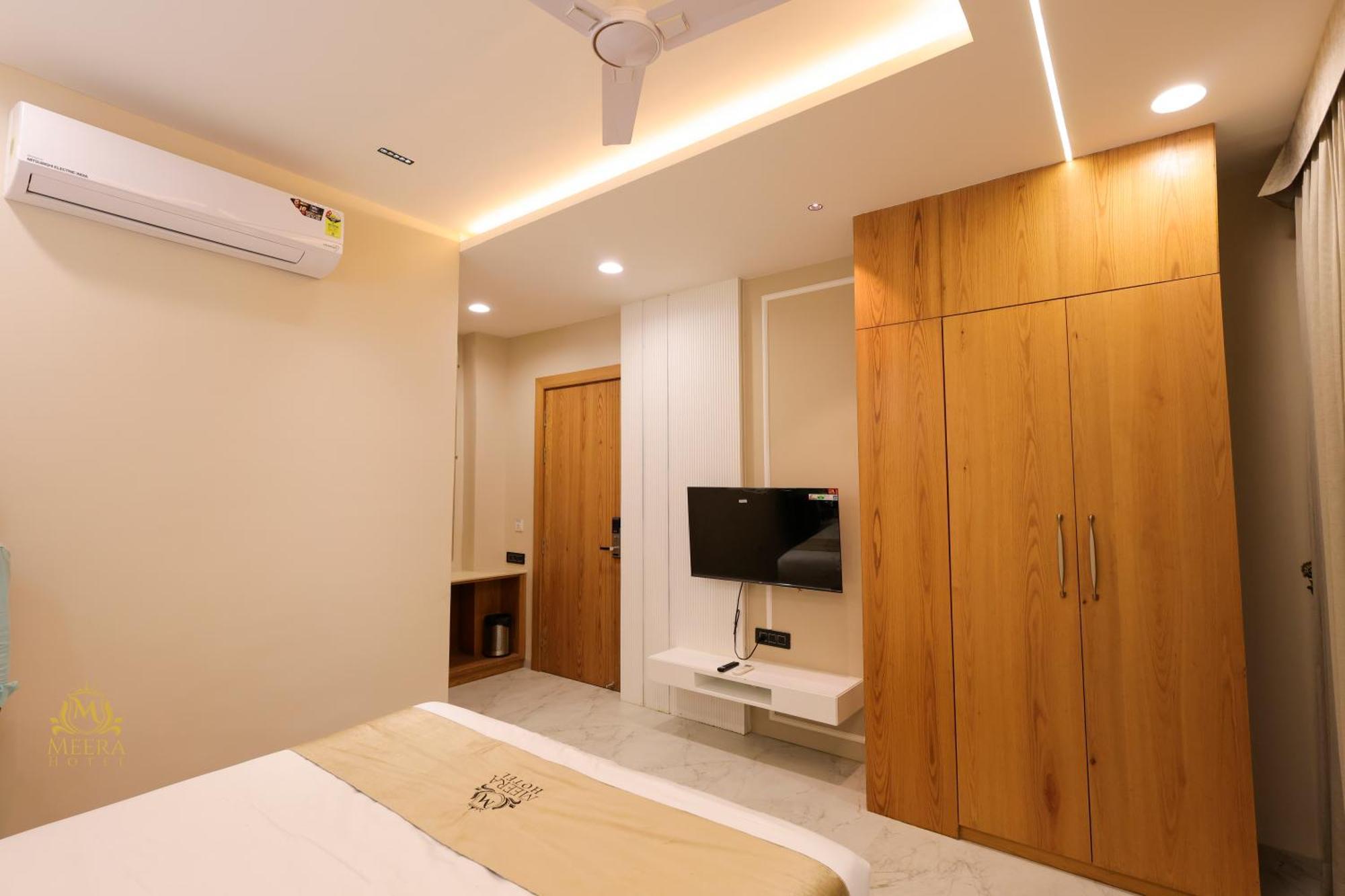 אויאיין The Meera Hotel מראה חיצוני תמונה