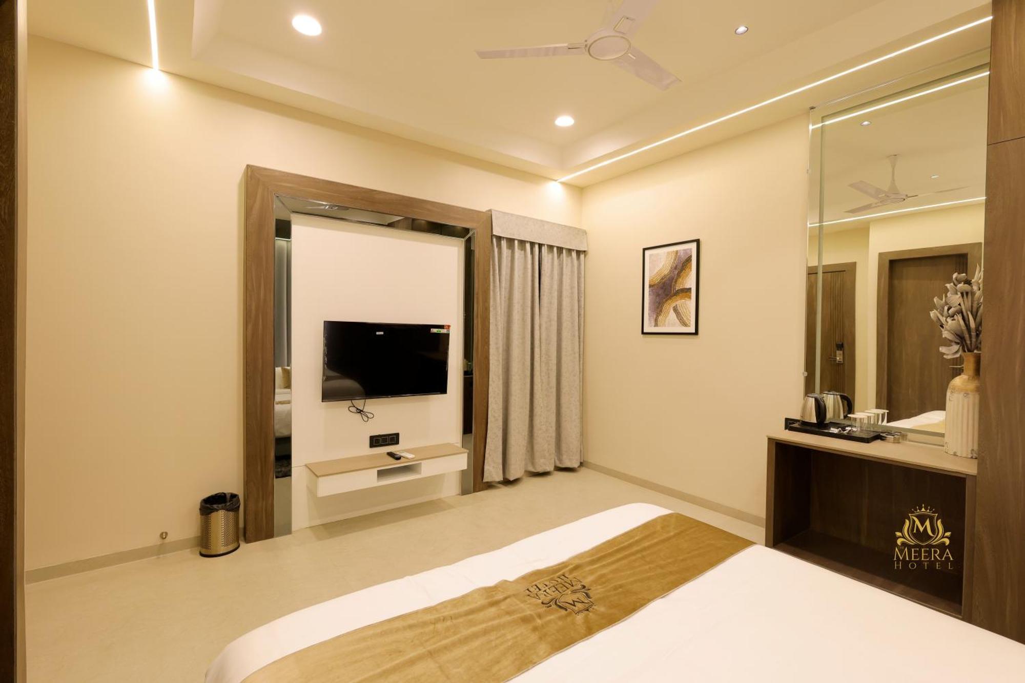 אויאיין The Meera Hotel מראה חיצוני תמונה