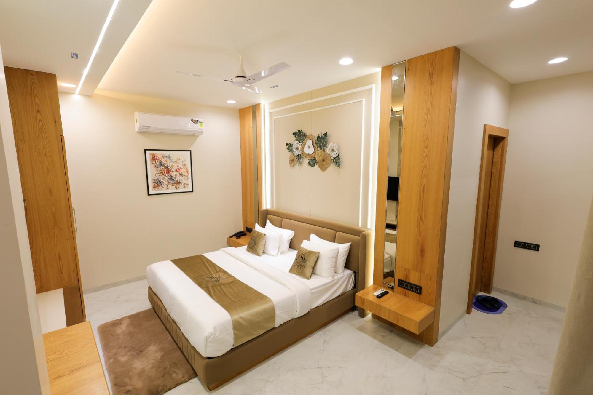 אויאיין The Meera Hotel מראה חיצוני תמונה